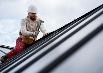 How Houston’s Climate Impacts Roof Lifespan and Maintenance Needs